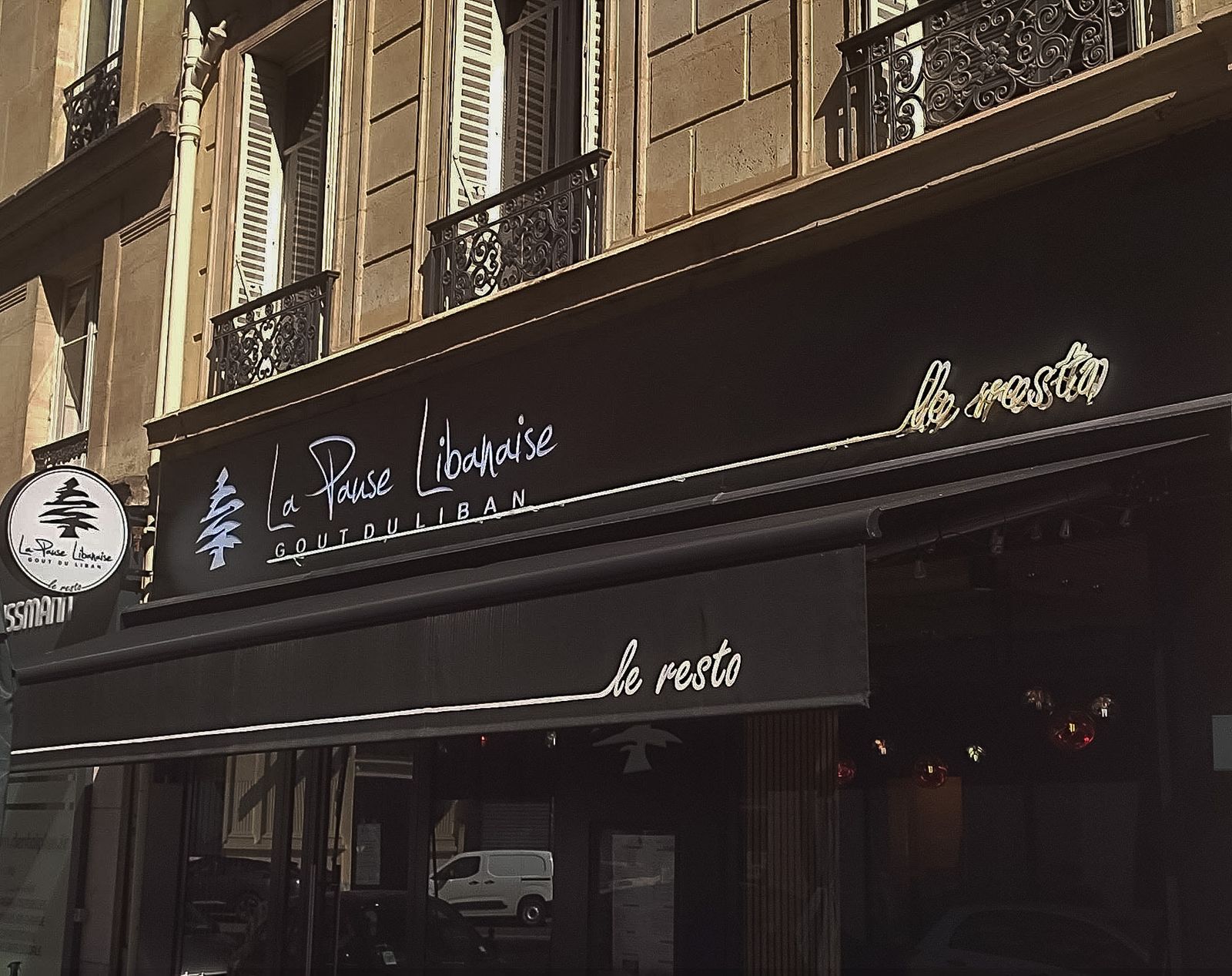 Restaurant, Lettres boîtier · Enseigne lumineuse, Paris 12e