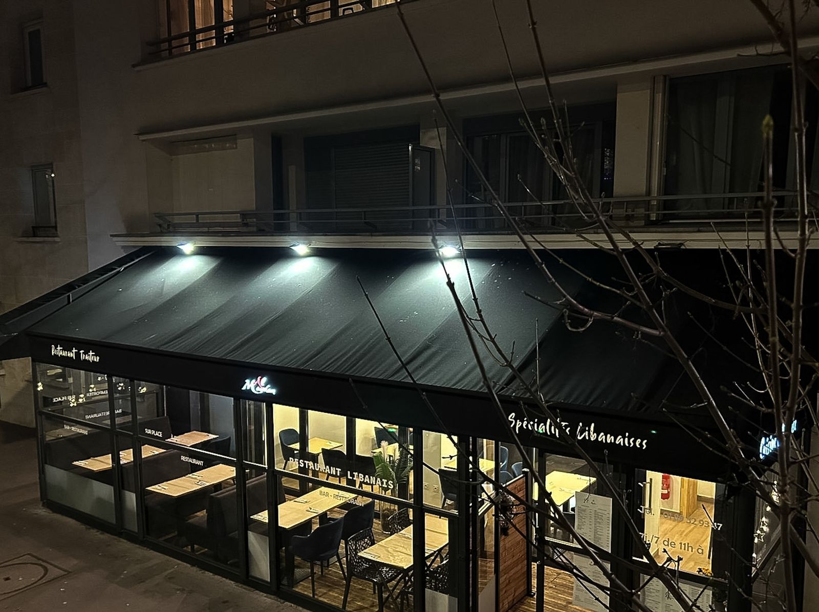Restaurant, Store banne · Enseigne lumineuse · Covering, Paris 17e